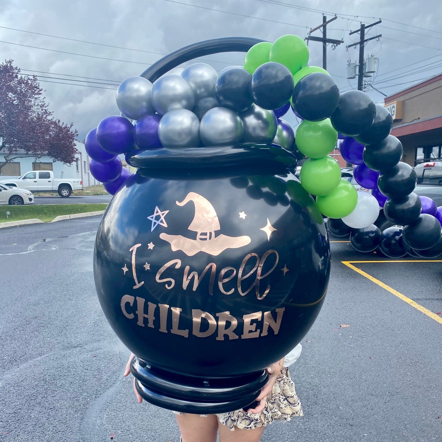 Halloween Balloon Cauldron