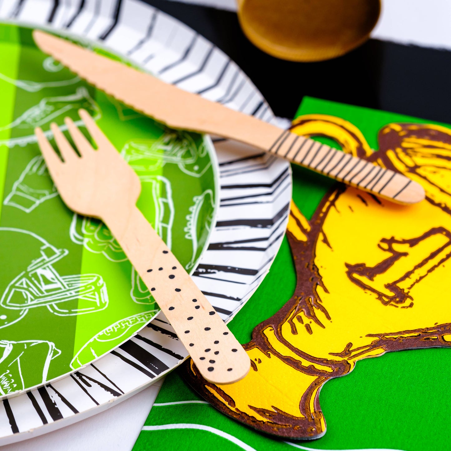 Touchdown Dessert Paper Plates