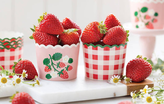 Strawberry Gingham Baking Cup