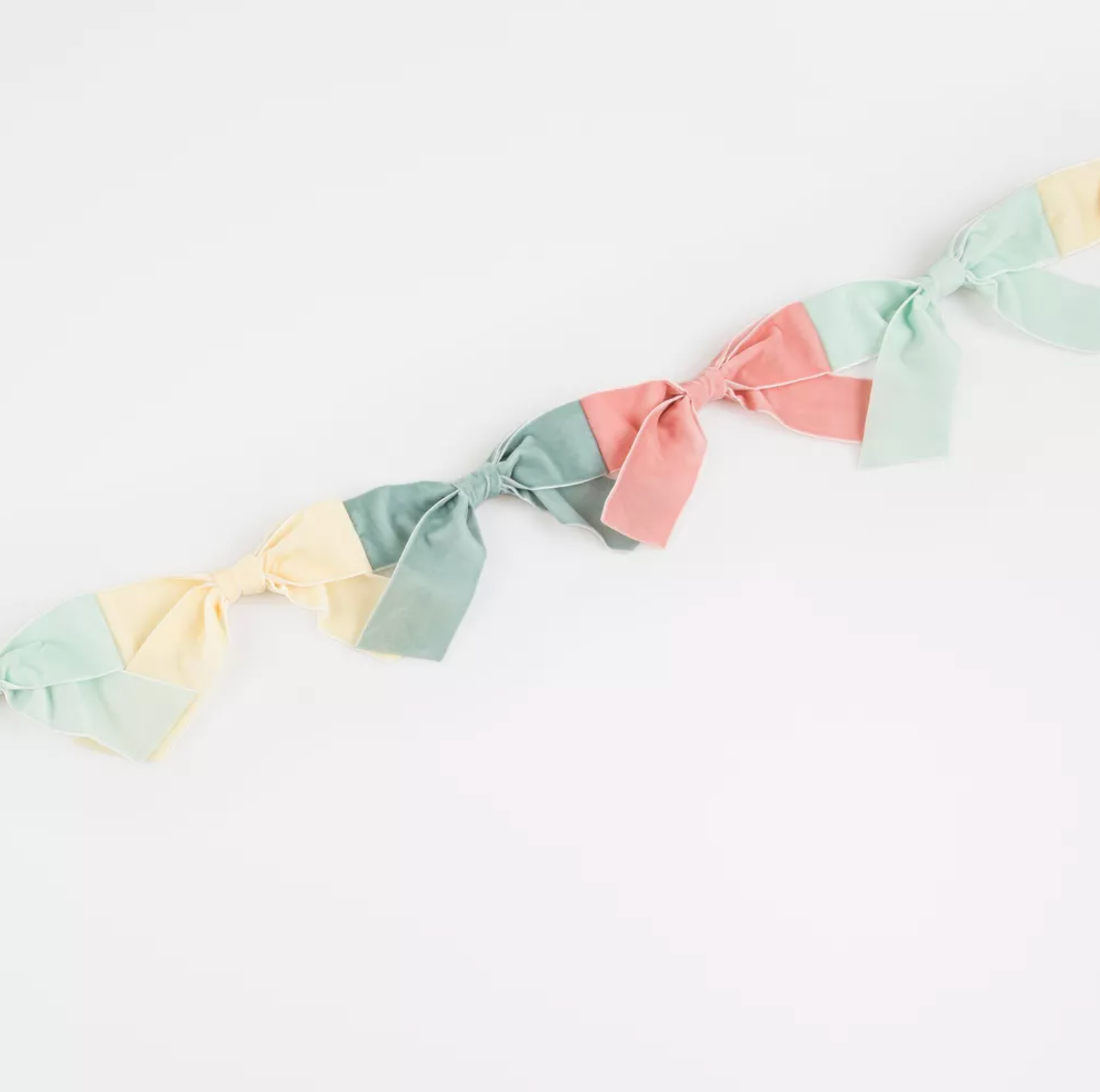 Velvet Bow Garland