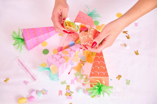 Hop & Pop Carrot Party Crackers