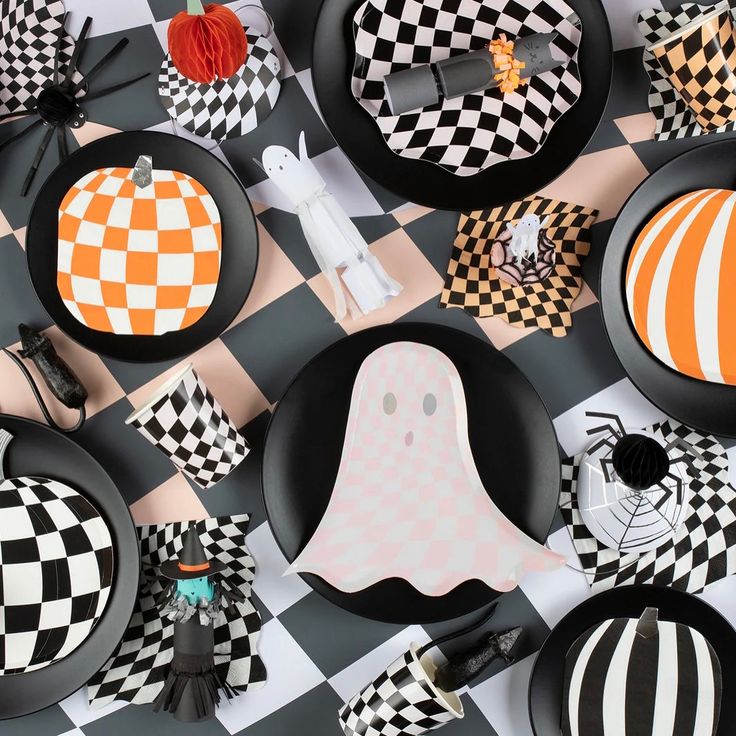 Mod Pattern Pumpkin Plates